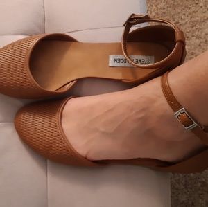 Steve Madden brown flats